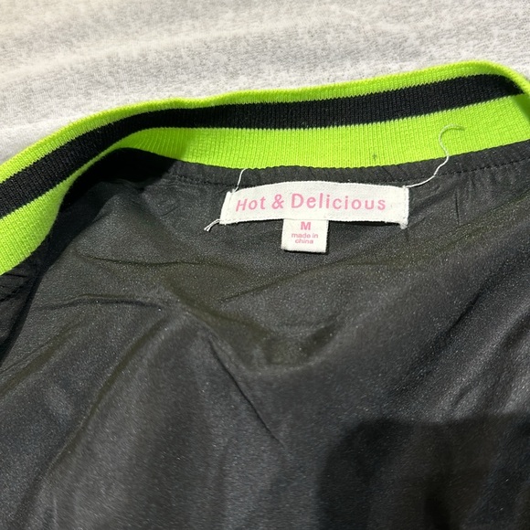 Medium Cropped wind breaker. Black and lime green - Picture 5 of 5
